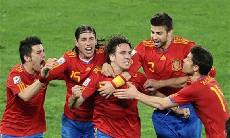 Puyol đã đánh bại đội bóng nào bằng cú đánh đầu trong trận bán kết world cup 2010? Ý nghĩa của cú đánh đầu lịch sử này
